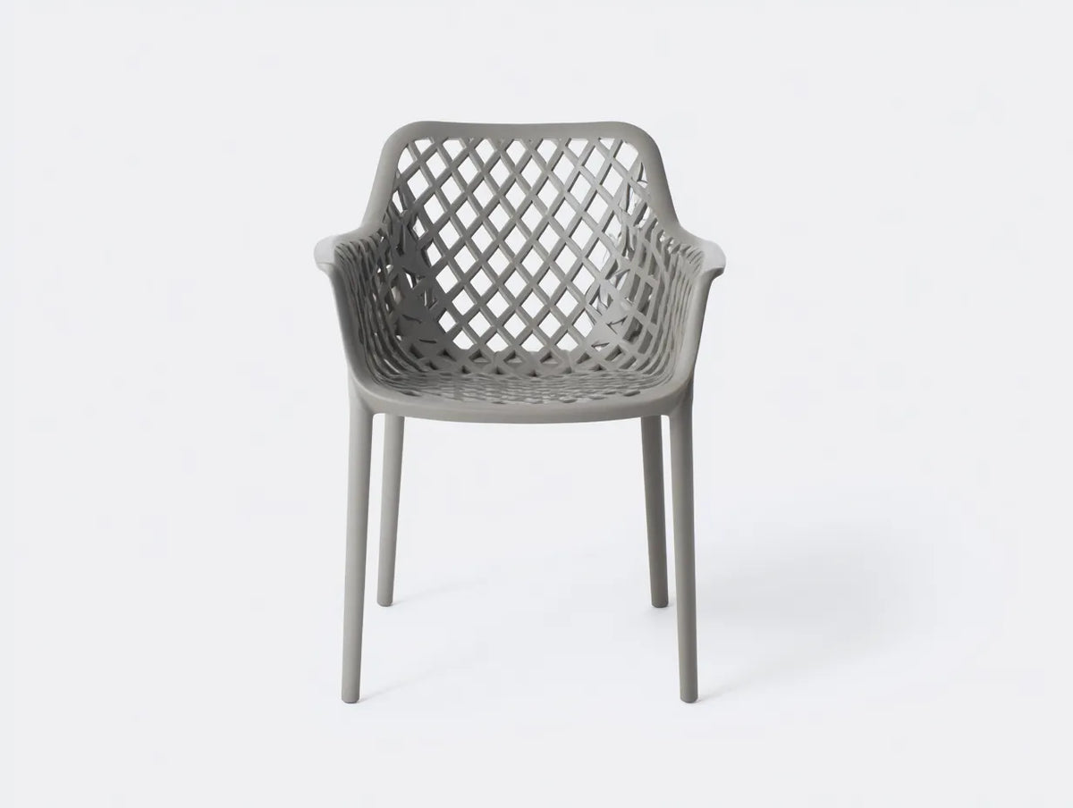 Chaise de jardin en plastique 57×58×82 cm - gris - dossier ajouré avec accoudoirs